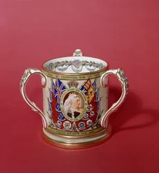 Spode beker met drie handvatten ter herdenking van de Transvaal Oorlog, 1899-1900